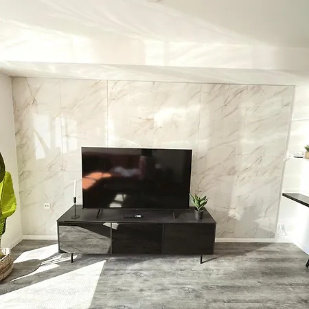 Design Close To Centre Apartment *