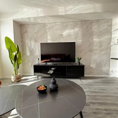 Design Close To Centre Apartment