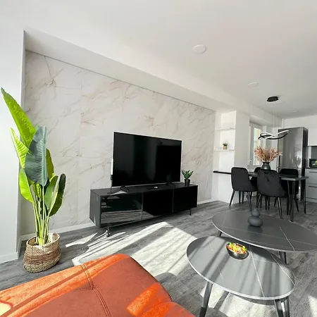 Design Close To Centre Apartment