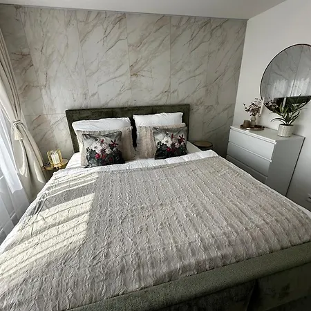 Design Close To Centre Apartment *